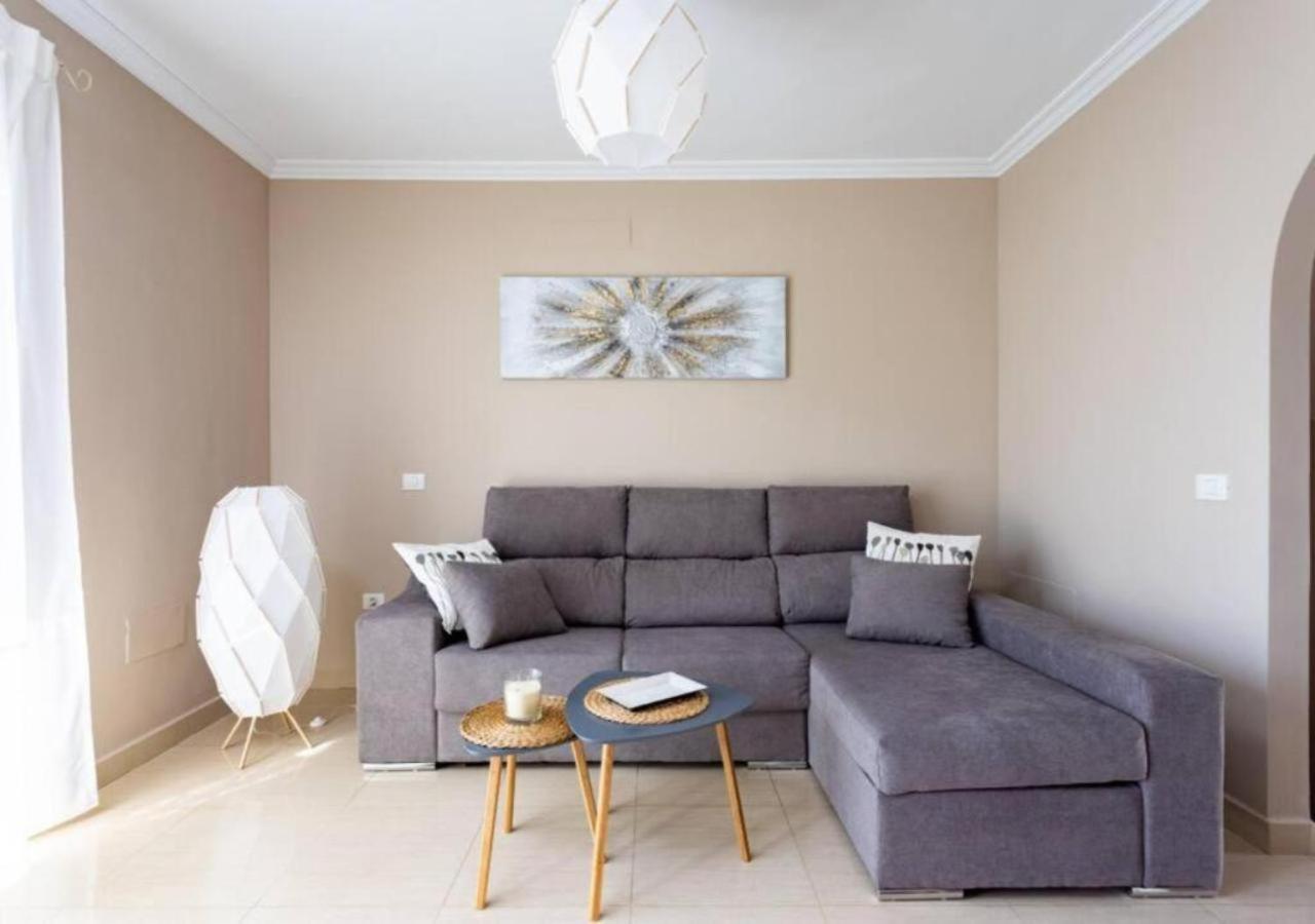 Townhouse With Pool And Sea View In Hébergement de vacances