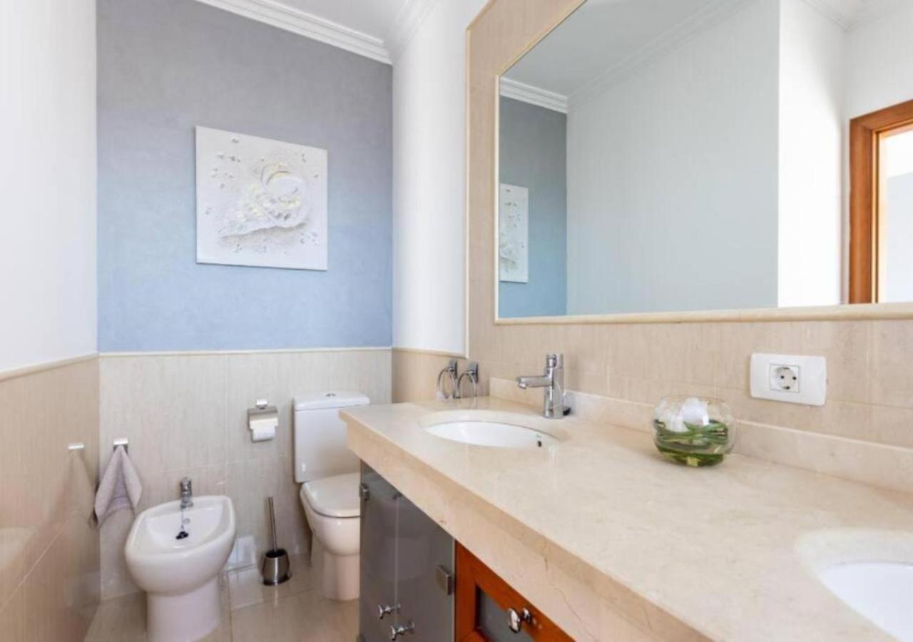 Hébergement de vacances Townhouse With Pool And Sea View In Callao Salvaje