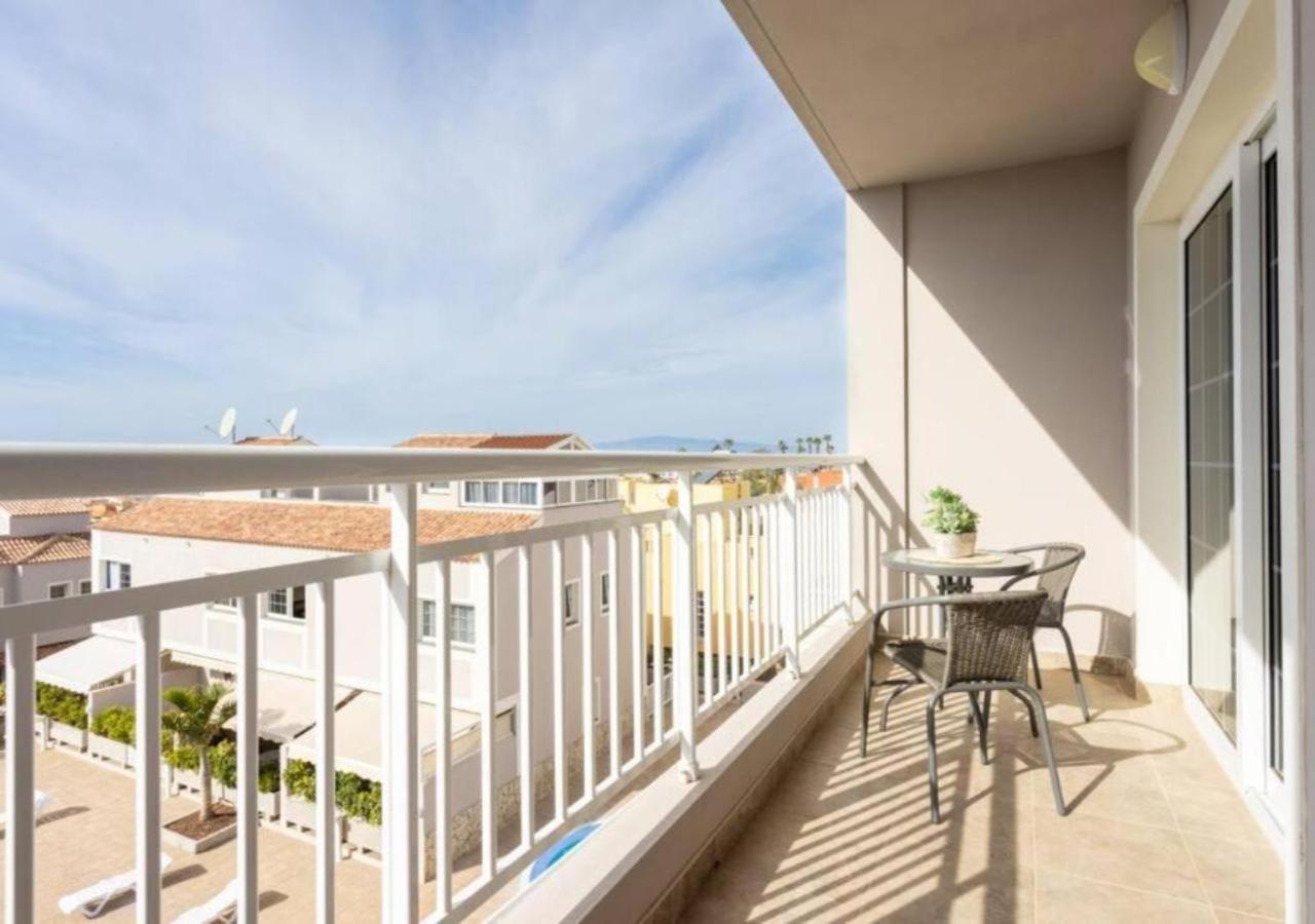 Townhouse With Pool And Sea View In Callao Salvaje