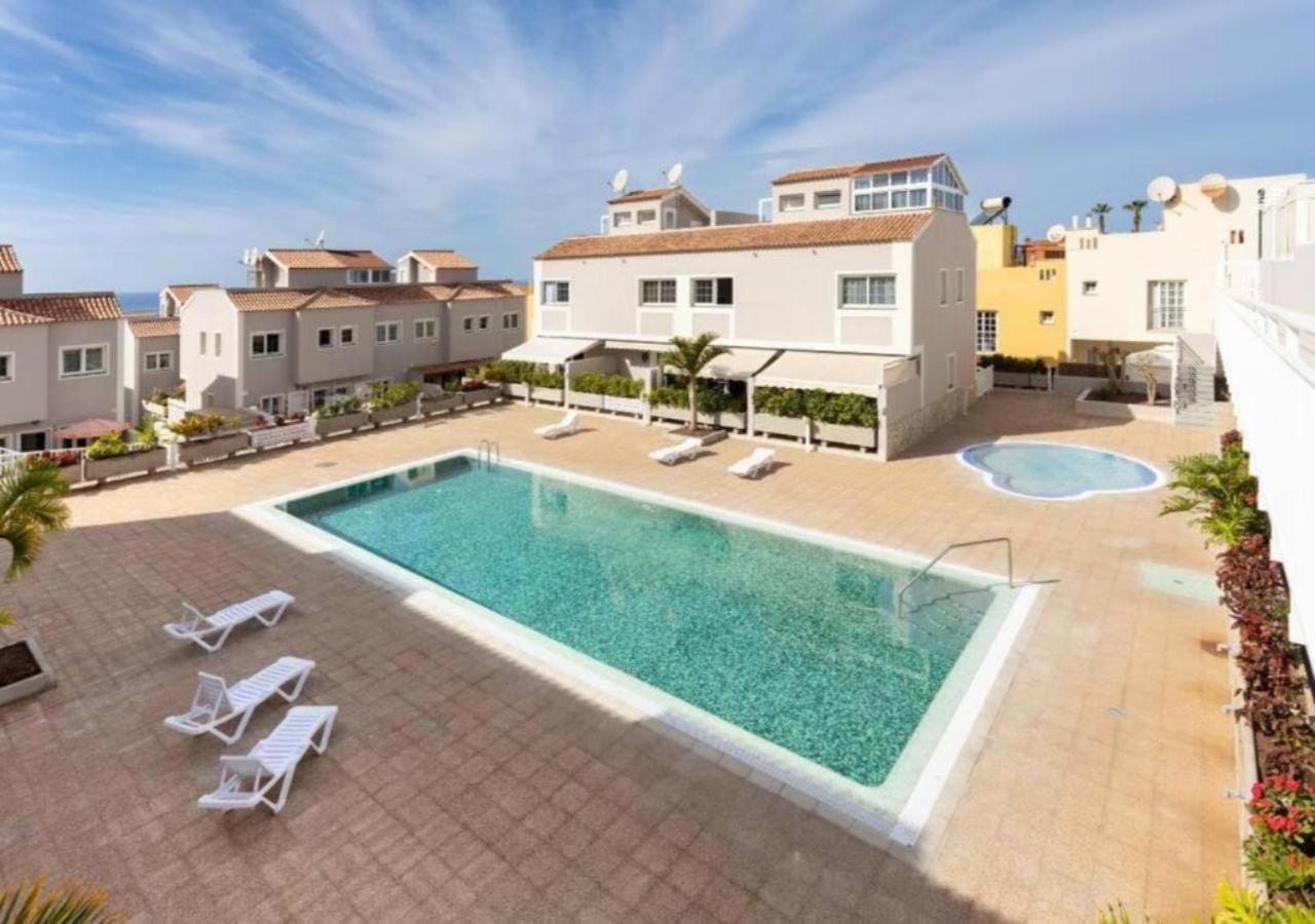 Townhouse With Pool And Sea View In