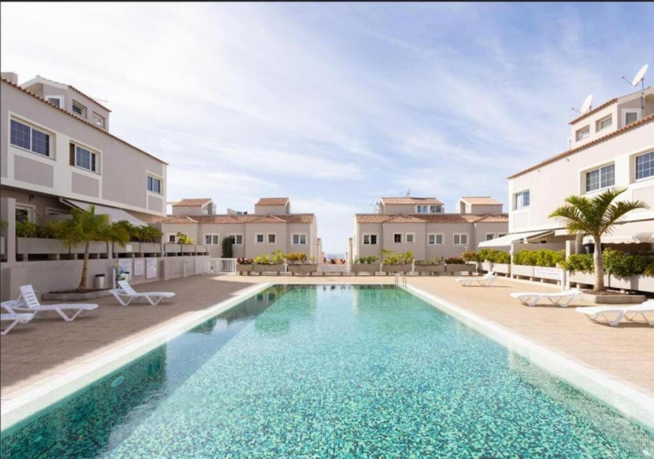 Townhouse With Pool And Sea View In Callao Salvaje