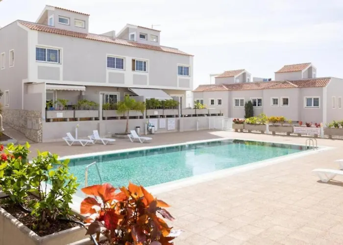 Townhouse With Pool And Sea View In Callao Salvaje