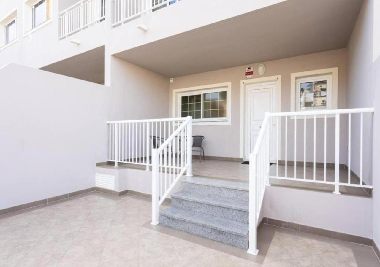 Townhouse With Pool And Sea View In Callao Salvaje